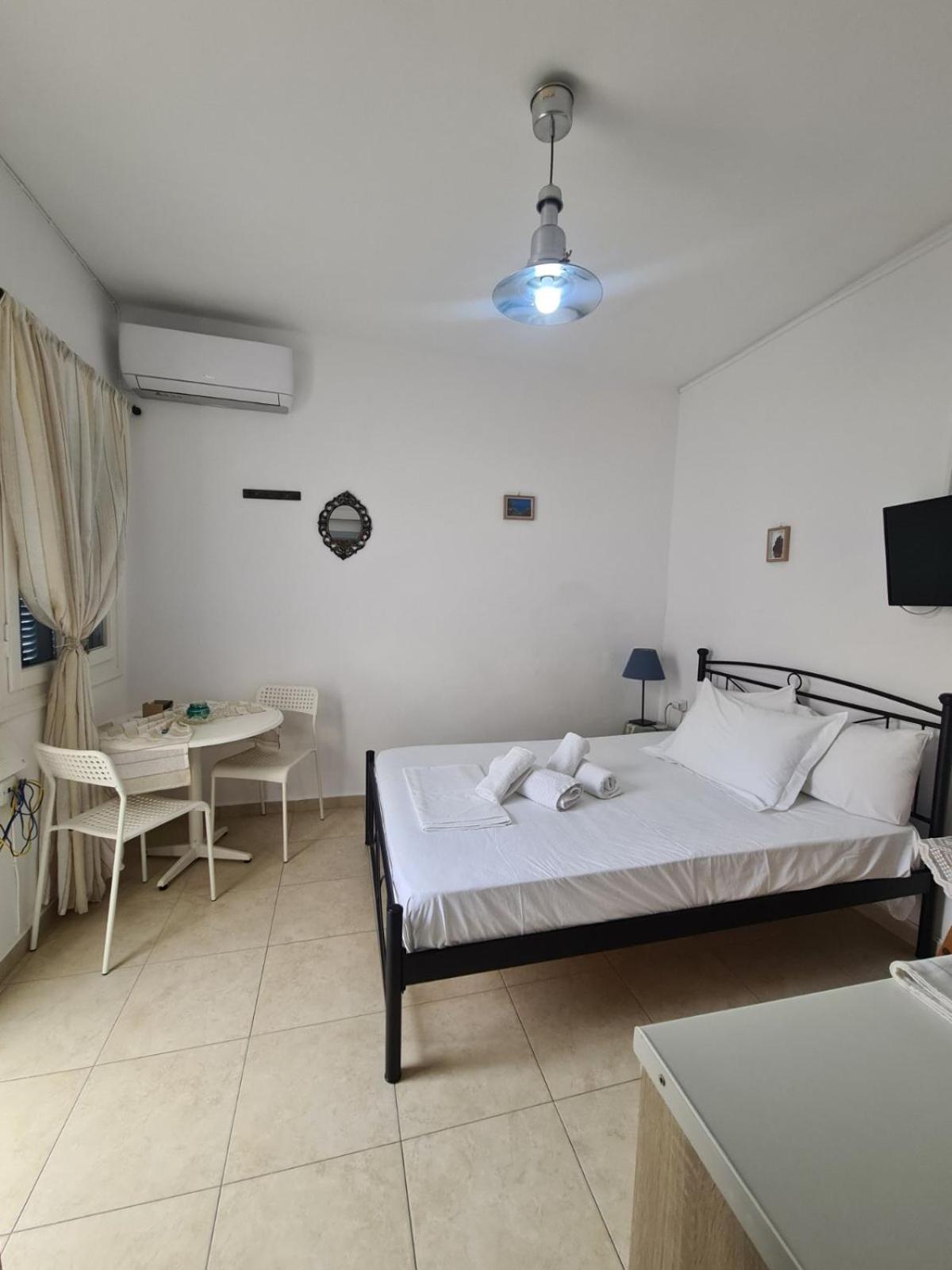 Aithra -Cosy Studio In Centre Of Poros Poros Town 外观 照片